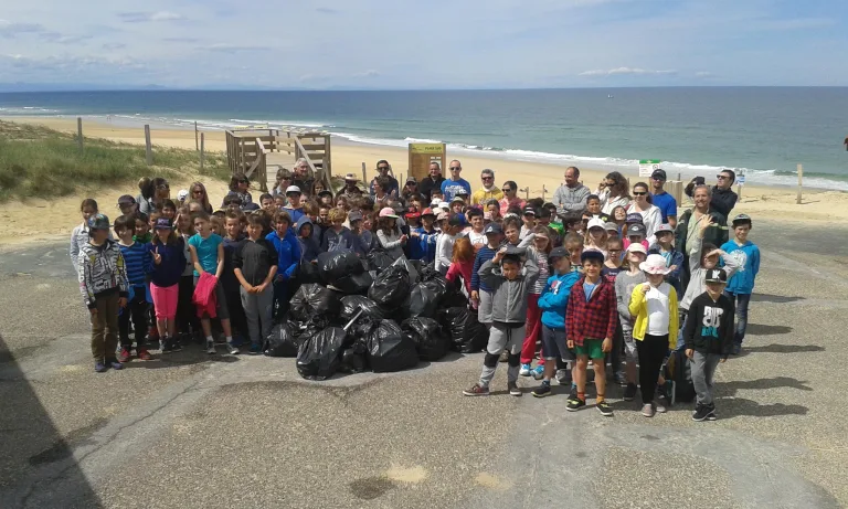 Photo de Chantier éco-citoyen : nettoyage de la plage