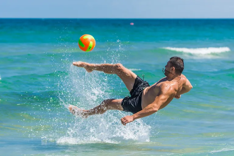 Photo de Initiations et tournois : Ultimate / Beach-soccer / Beach-volley